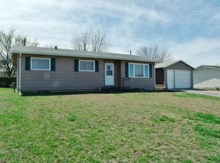 207 Navajo Ave, Hiawatha, KS 66434