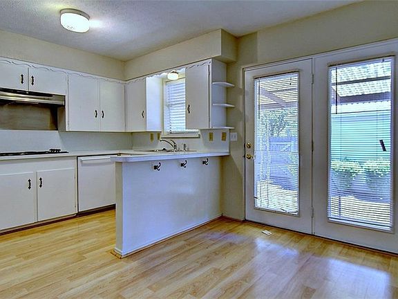 5th image of 7042 Kingsbury Dr