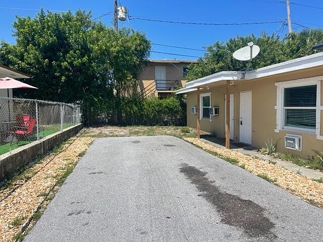 1st image of 725 21st St APT 4