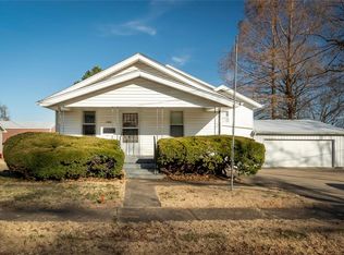1308 S Webster St, Harrisburg, IL 62946