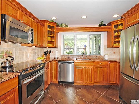 3rd image of 80 Shinnecock Ave