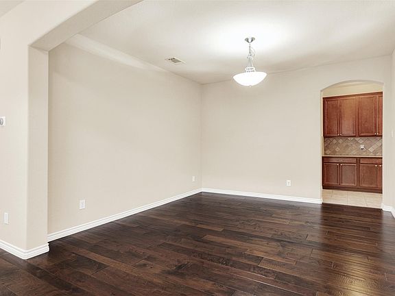 5th image of 5853 Pinebrook Dr