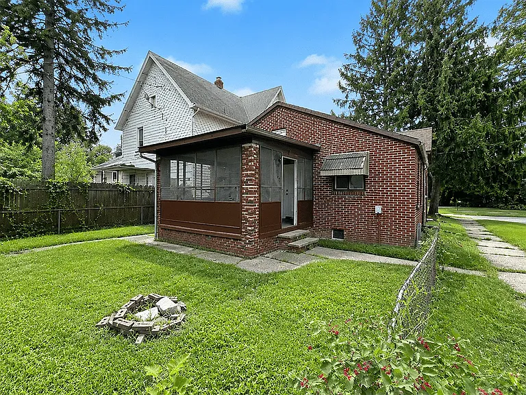 2852 Warsaw St — Photo 12