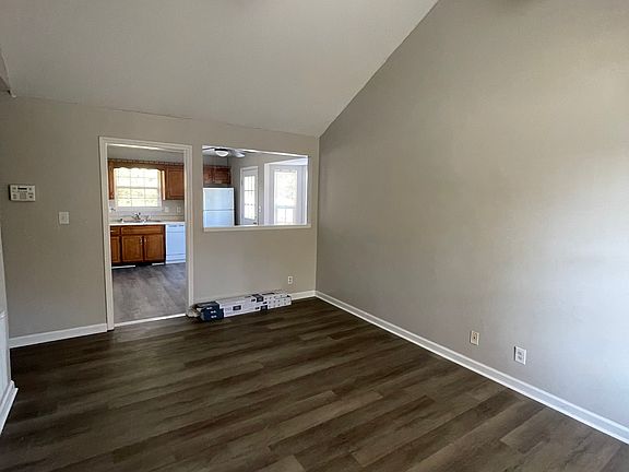 4th image of 580 Brady Dr