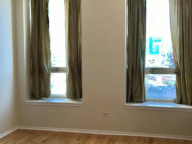 600 N Kingsbury St #1512 — Photo 13