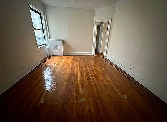 4th image of 410 E 17th St #5