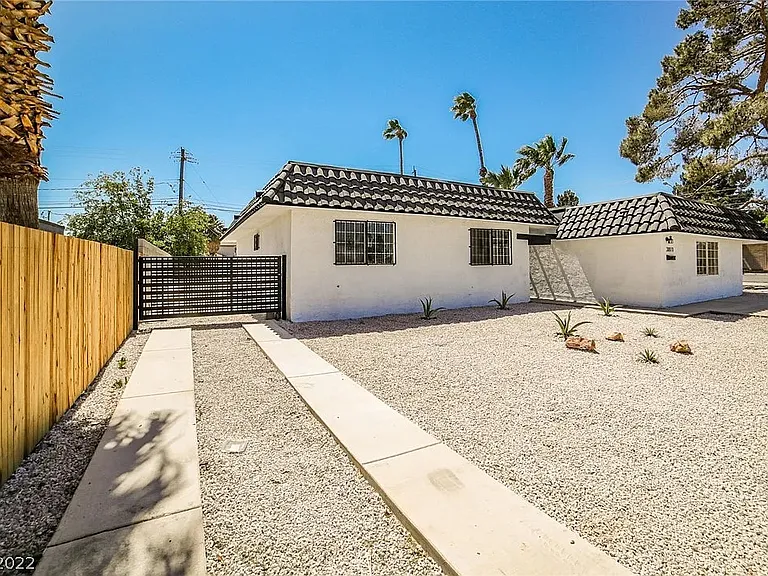 Tumbleweed Ave — Photo 7