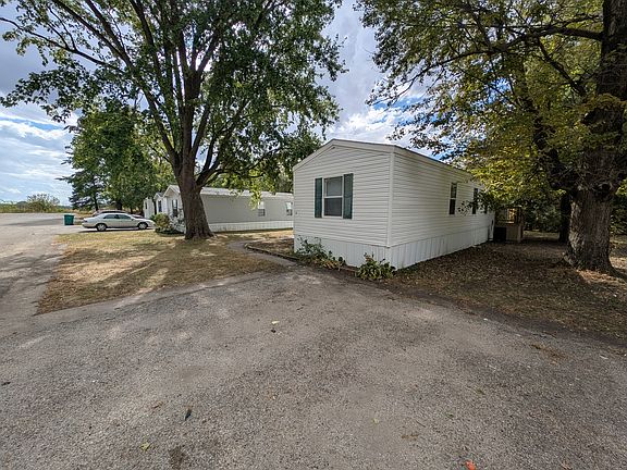 2nd image of 96 Country Elms Est #96