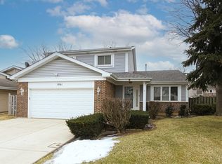 1061 E Meadow Lake Dr, Palatine, IL 60074