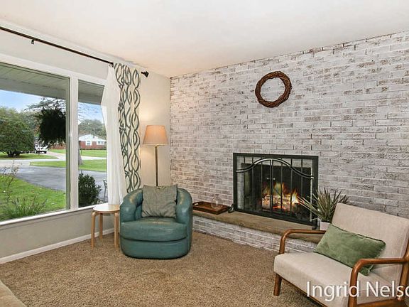 4th image of 914 Rosalie Ave NW