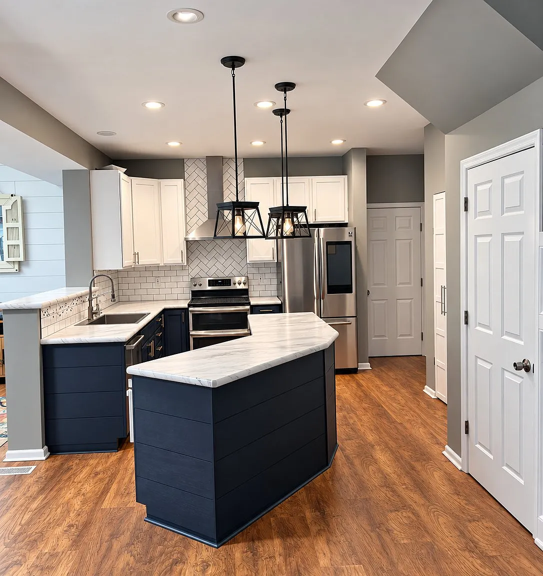 Spacious 4-Bedroom Home in Equestrian Estates - Open Layout, Tons of Natural Light, Private Backyard — Photo 4