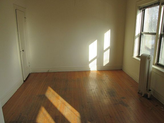 5th image of 2950 N Seeley Ave APT 3