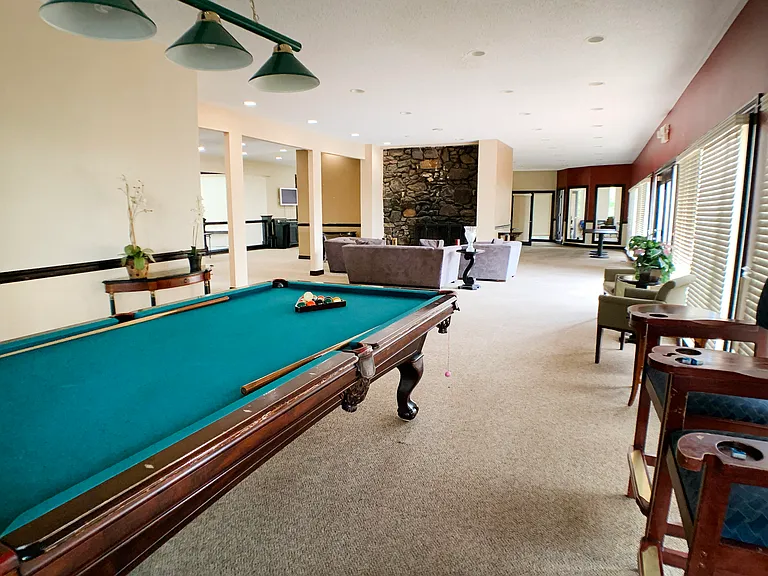 Knobs Pointe Apartments — Photo 13