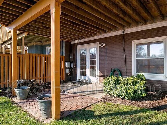 2nd image of 5327 Lake Cove Ct