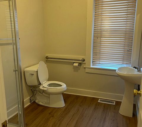 4th image of 2646 N Charles St #B