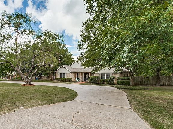 3rd image of 730 Sunny Ln