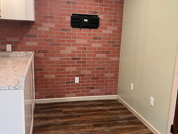 5th image of 15 Derby Ln