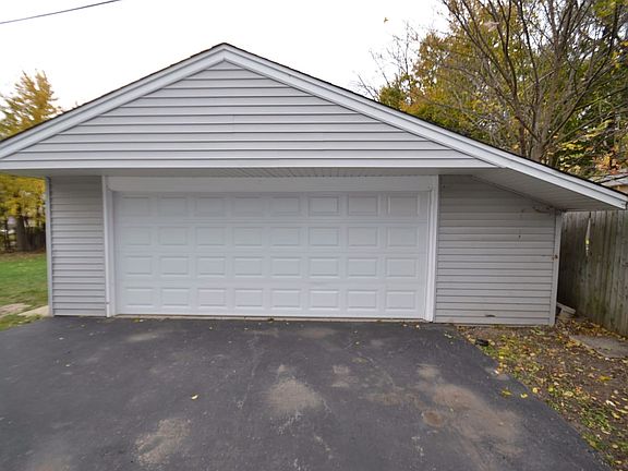 2nd image of 940 Olive St