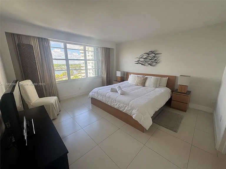 5151 Collins Ave #923 — Photo 7