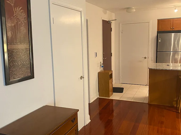 2181 Yonge St #2107 — Photo 3