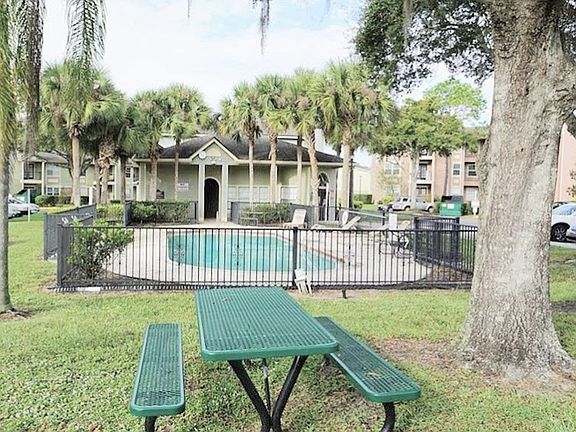 3rd image of 2550 N Alafaya Trl APT 12200