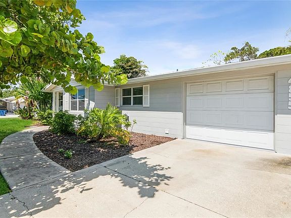 3rd image of 4855 Las Lomas Dr