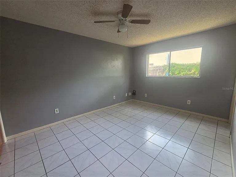 1320 Markham Ave — Photo 3