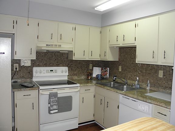 4th image of 102 Algiers Ct APT 4