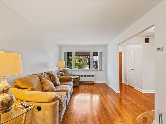 5th image of 2785 Barkley Ave