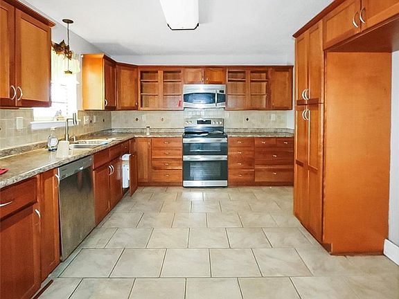 3rd image of 213 Mimosa Ave