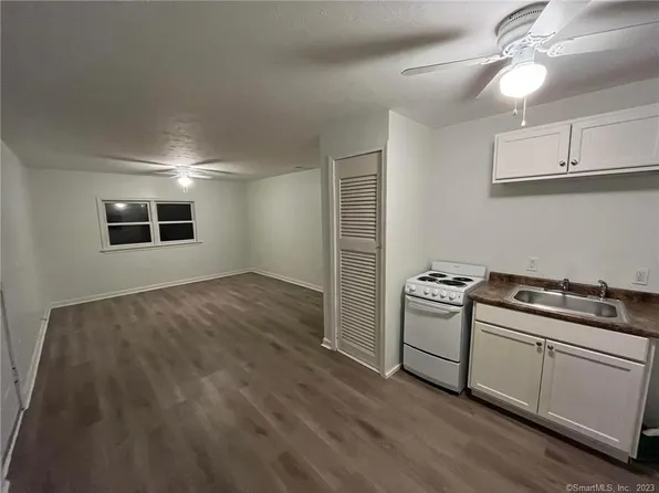 21 South Elm Street #21, Windsor Locks, CT 06096