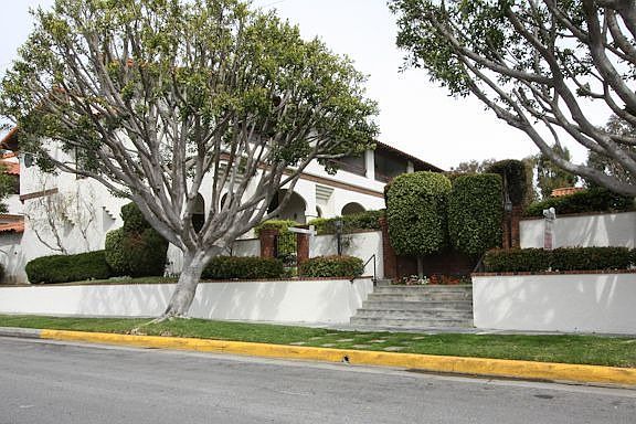 1st image of 4046 W 226th St