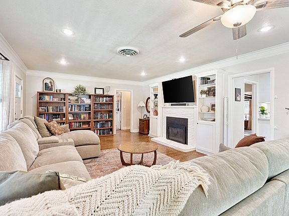 5th image of 1706 W Myrtle Avenue