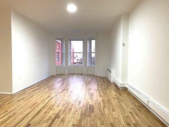 3rd image of 76 Saint James Pl #4B