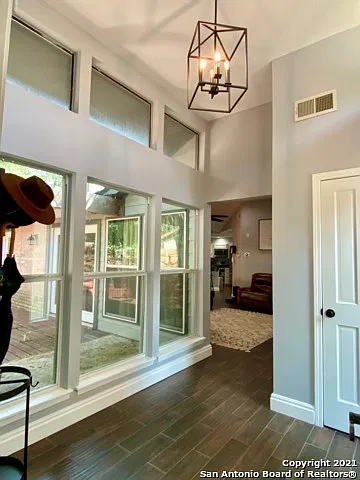 3 bed, 2.0 bath, 1820 sqft, $2,400 — Photo 4