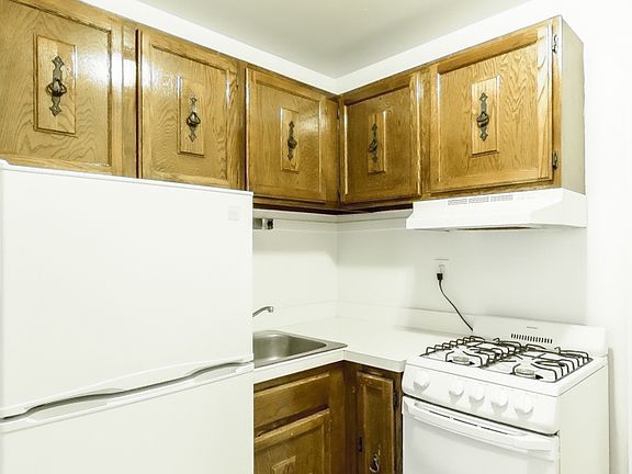 4th image of 146 E 39th St #4BB