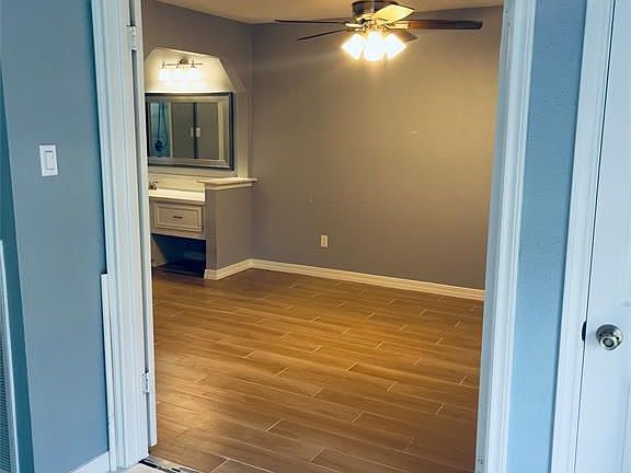 3rd image of 631 E Country Grove Cir
