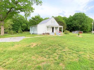 1049 Peartree Hollow Rd, Huddleston, VA 24104