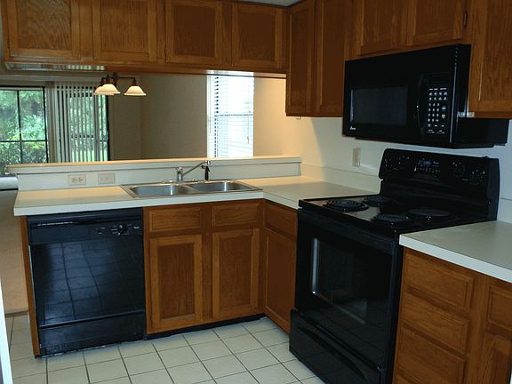 3rd image of 235 Woodlake Wynde