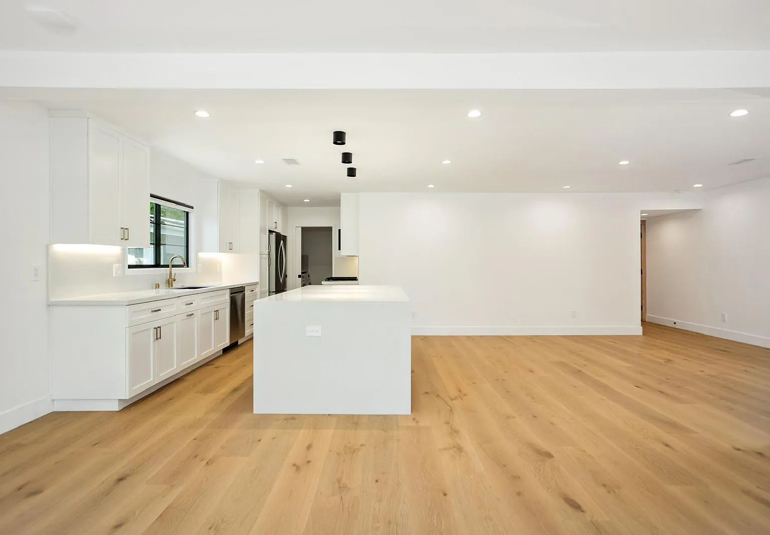 3 bed, 2000 sqft, $6,500 — Photo 4