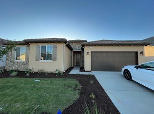 2174 N Bordeaux Dr, Hanford, CA 93230