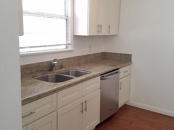 2nd image of 7220 Fountain Ave
