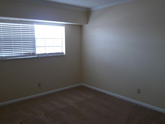 4th image of 324 Southwind Dr APT 14