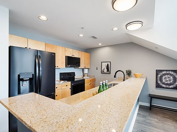 3rd image of 1101 18th Ave S APT 610