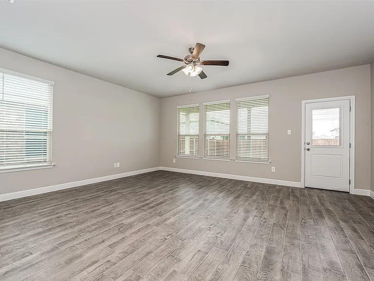 1224 Southwark Dr — Photo 5