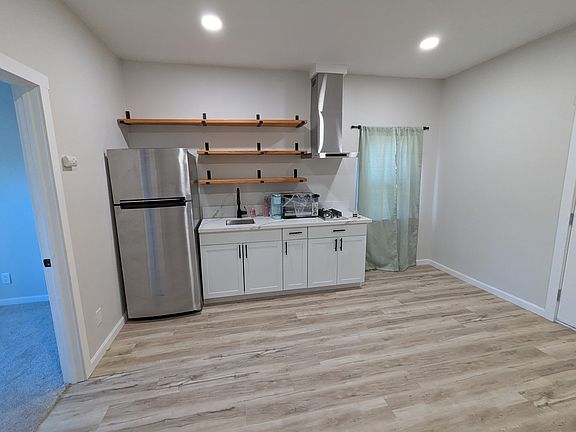2nd image of 827 B St