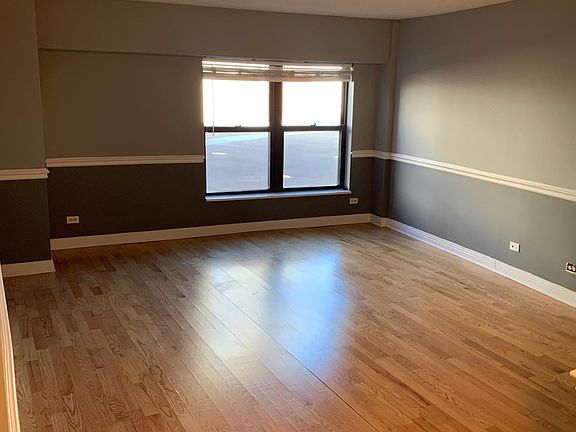 3rd image of 350 W Belden Ave #213