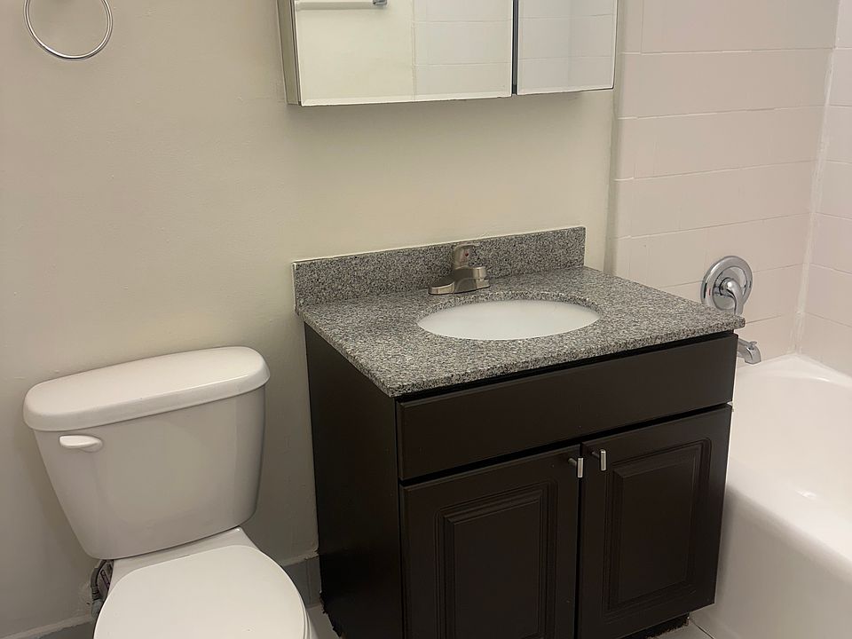 1st image of 2132 Hudson St #1H