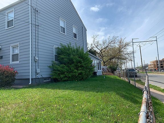 Side yard (Fenced)