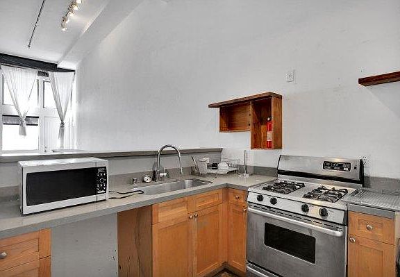 4th image of 81 Langton St Unit 3